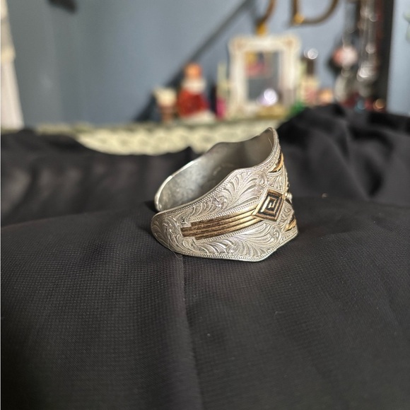 Montana Silversmiths Western Engraved Cuff Two-Tone Bracelet Silver/ Gold - Picture 2 of 6